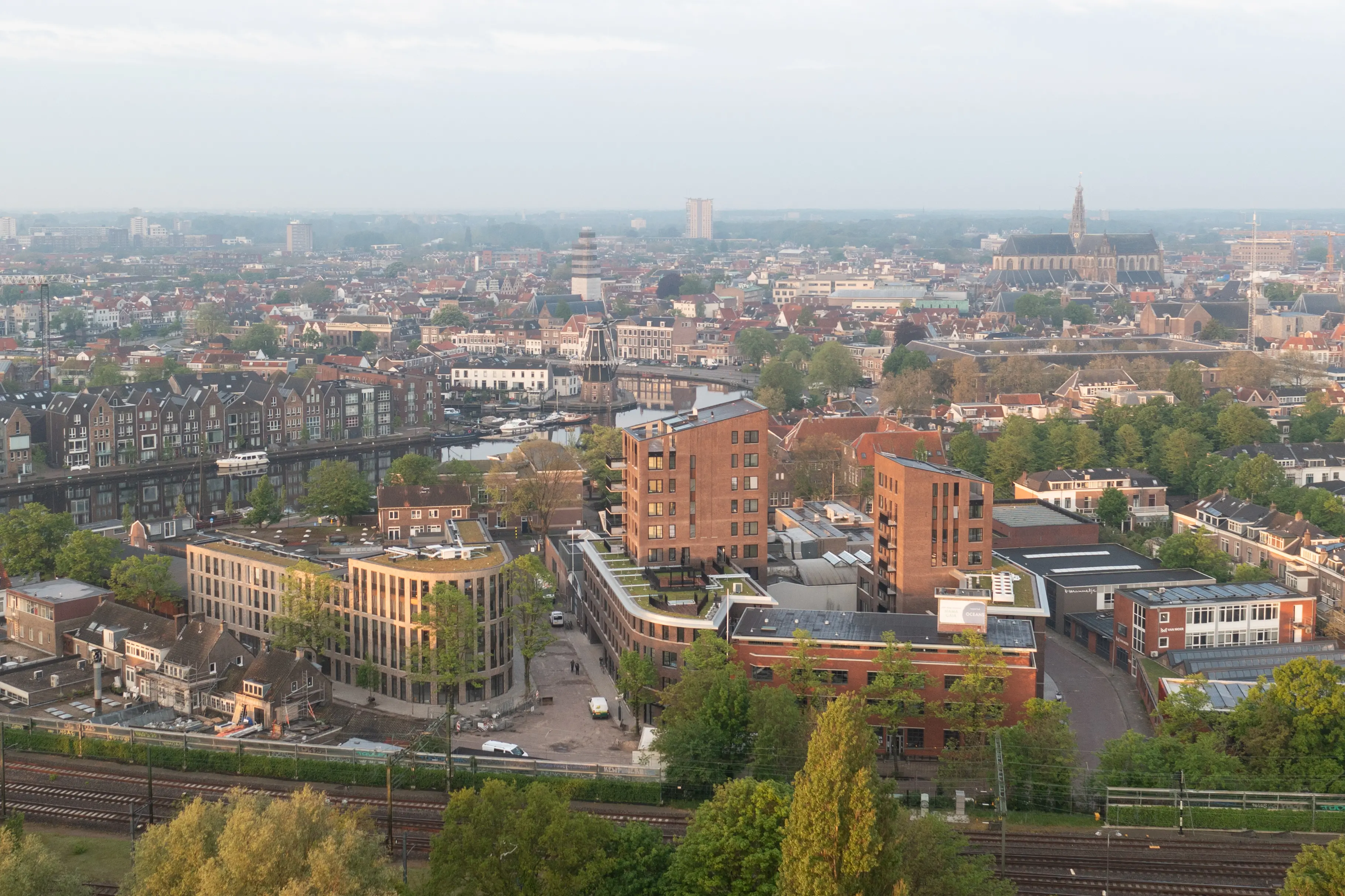 Woningbouw in Haarlem twee woontorens met appartementen ontworpen door ENZO architectuur en interieur