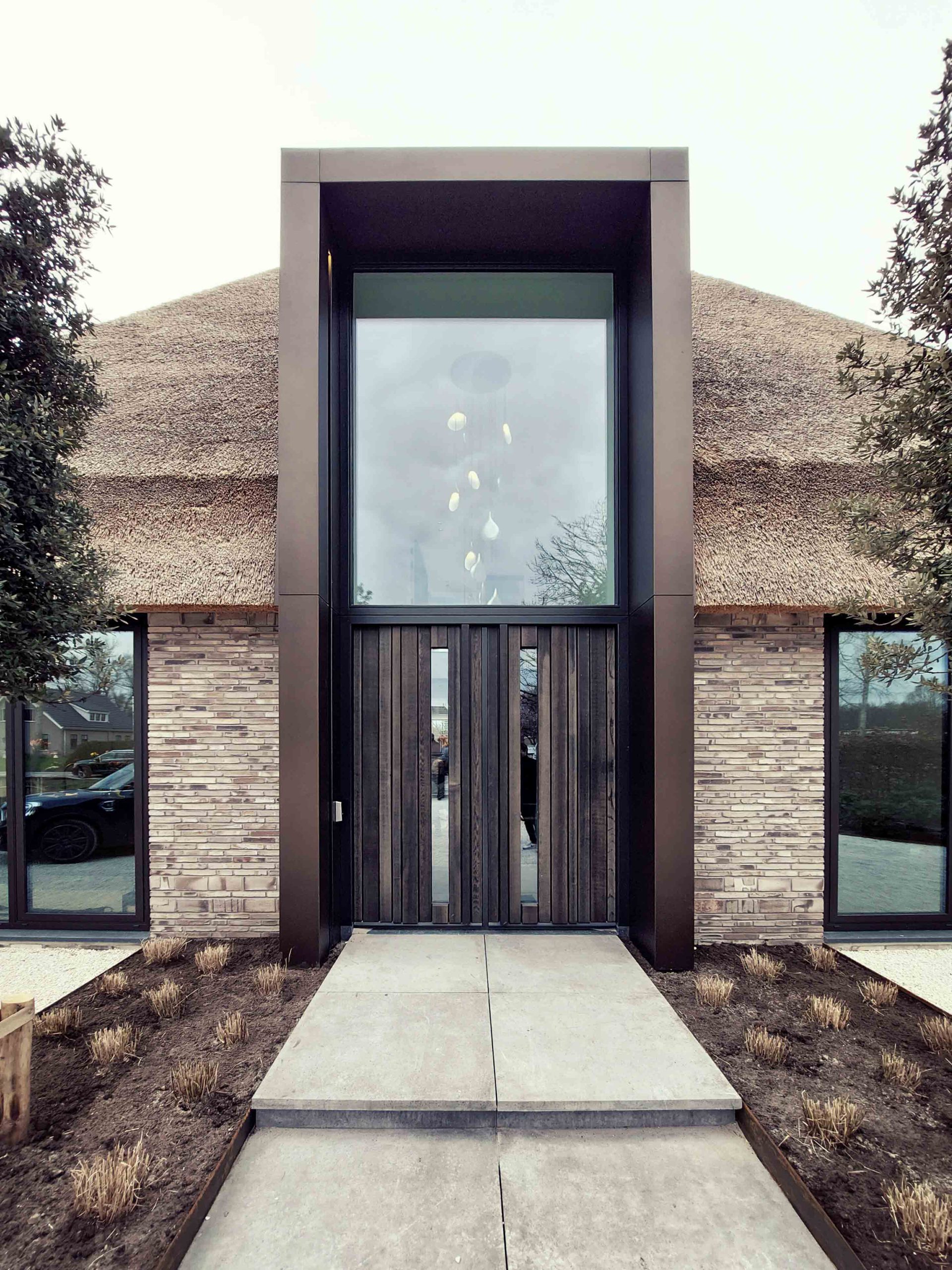 ENZO architectuur N interieur - villa - verbluffend metselwerk - trap - entree - Oplevering riante stolpboerderij