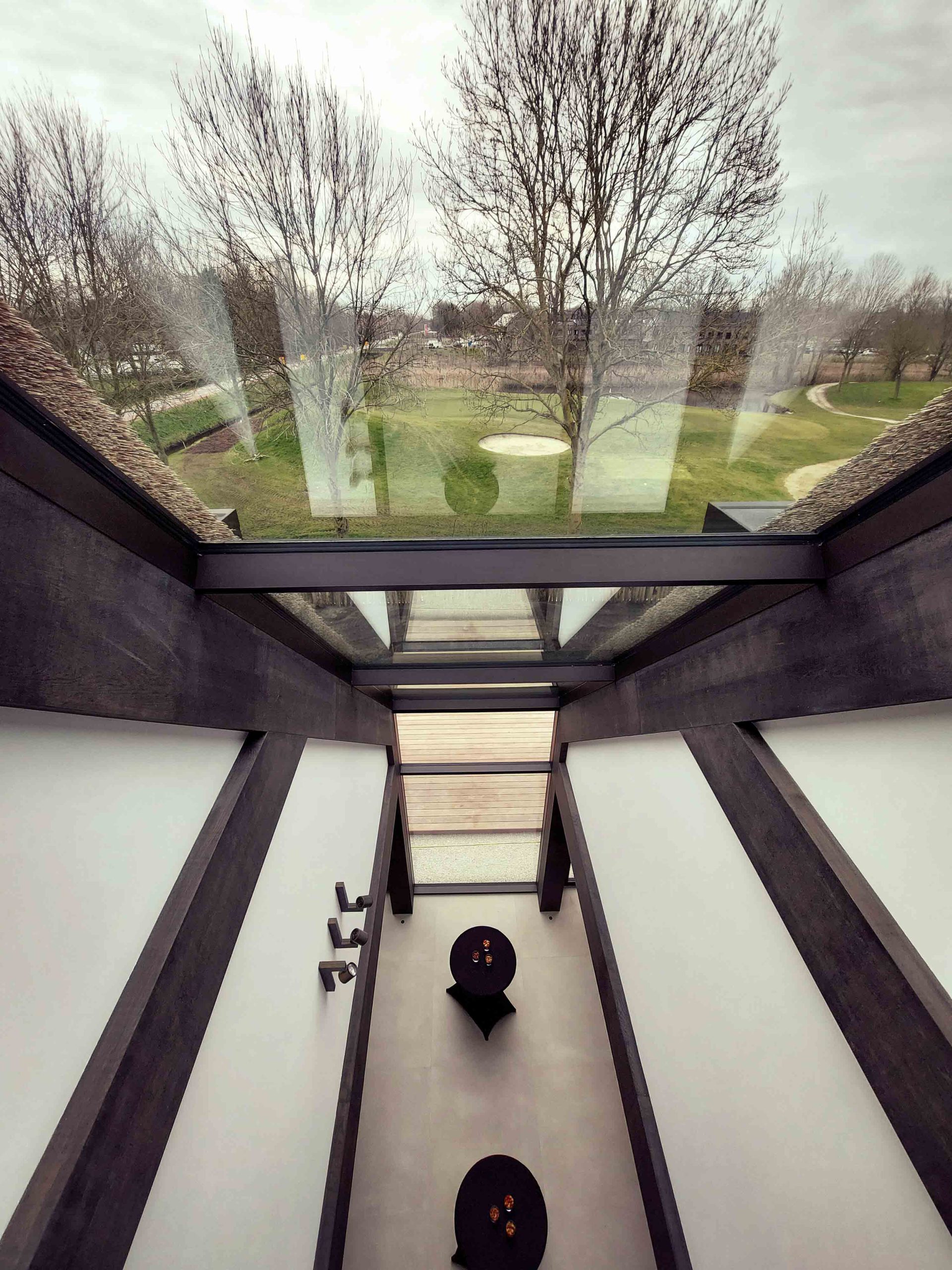 ENZO architectuur N interieur - villa - verbluffend metselwerk - trap - entree - Oplevering riante stolpboerderij